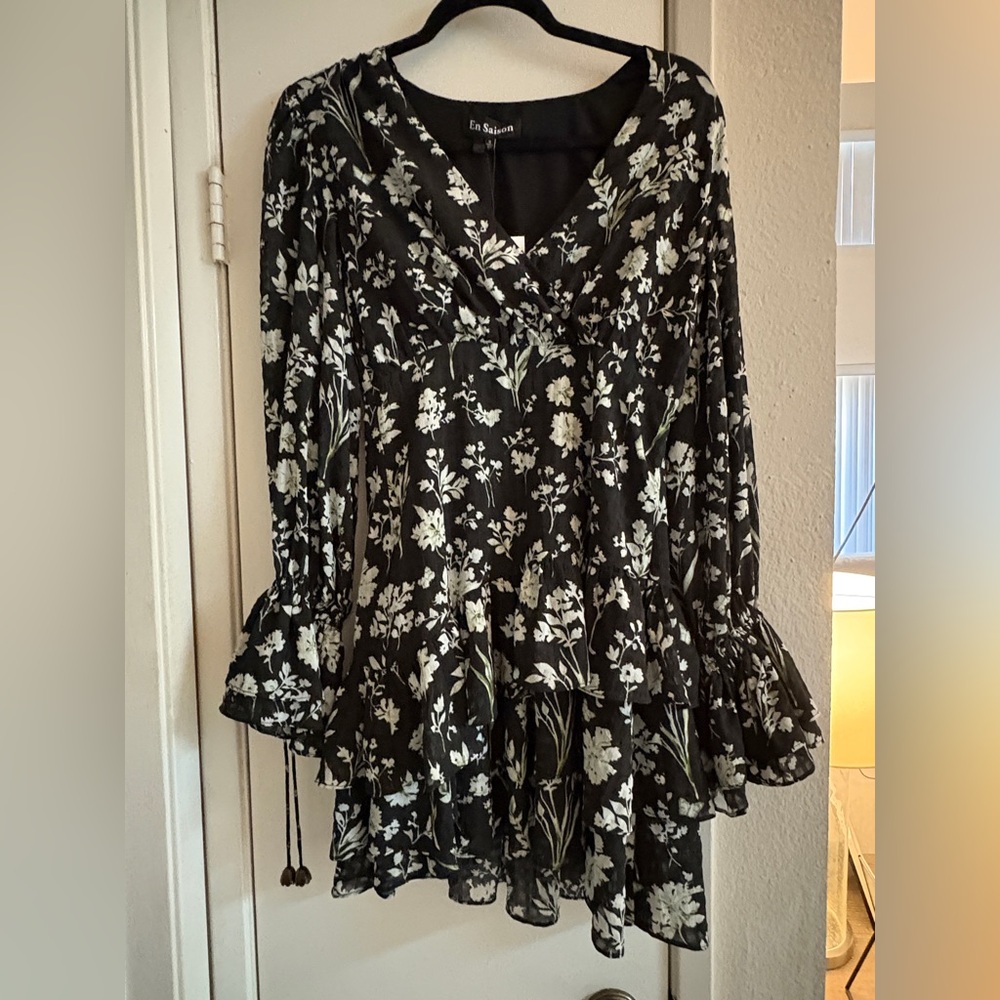 NEW! En Saison Black Floral Ruffle Dress with White Print: Size S